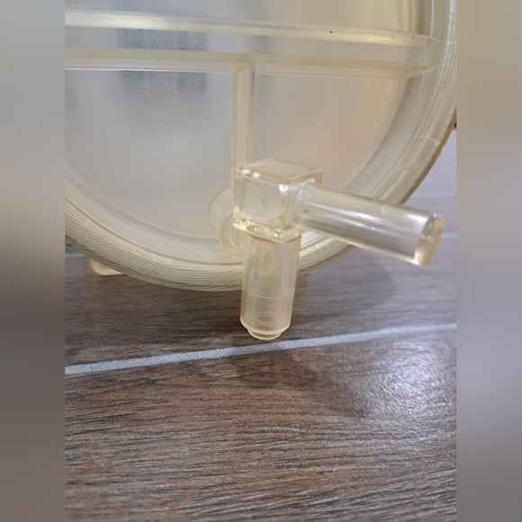 Miller Genuine Draft MGD 64oz Mini Beer Keg Barrel Man Cave Tavern Bar w/Tap - Picture 4 of 10